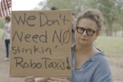 摇卦问事特斯拉在得州奥斯汀遭遇抗议活动：反对马斯克Robotaxi计划